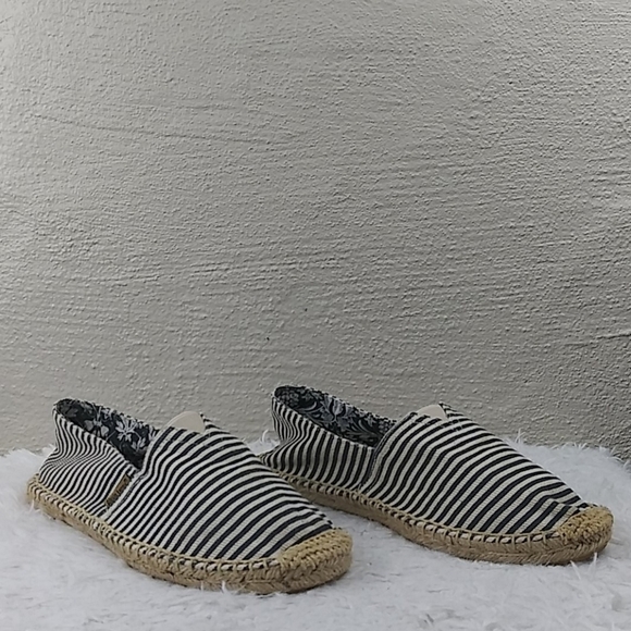 Alexis Leroy Blue Striped Fabric Upper Round Toe Slip On Espadrille Flats - Picture 4 of 12